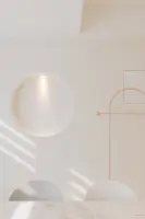 빛과 조형미가 어우러진 미니멀 오피스 디테일